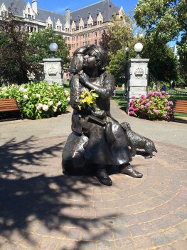 a statue of Emily Carr, a renowned  Canadian authour