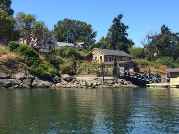 One of the beautiful homes found on the Gorge